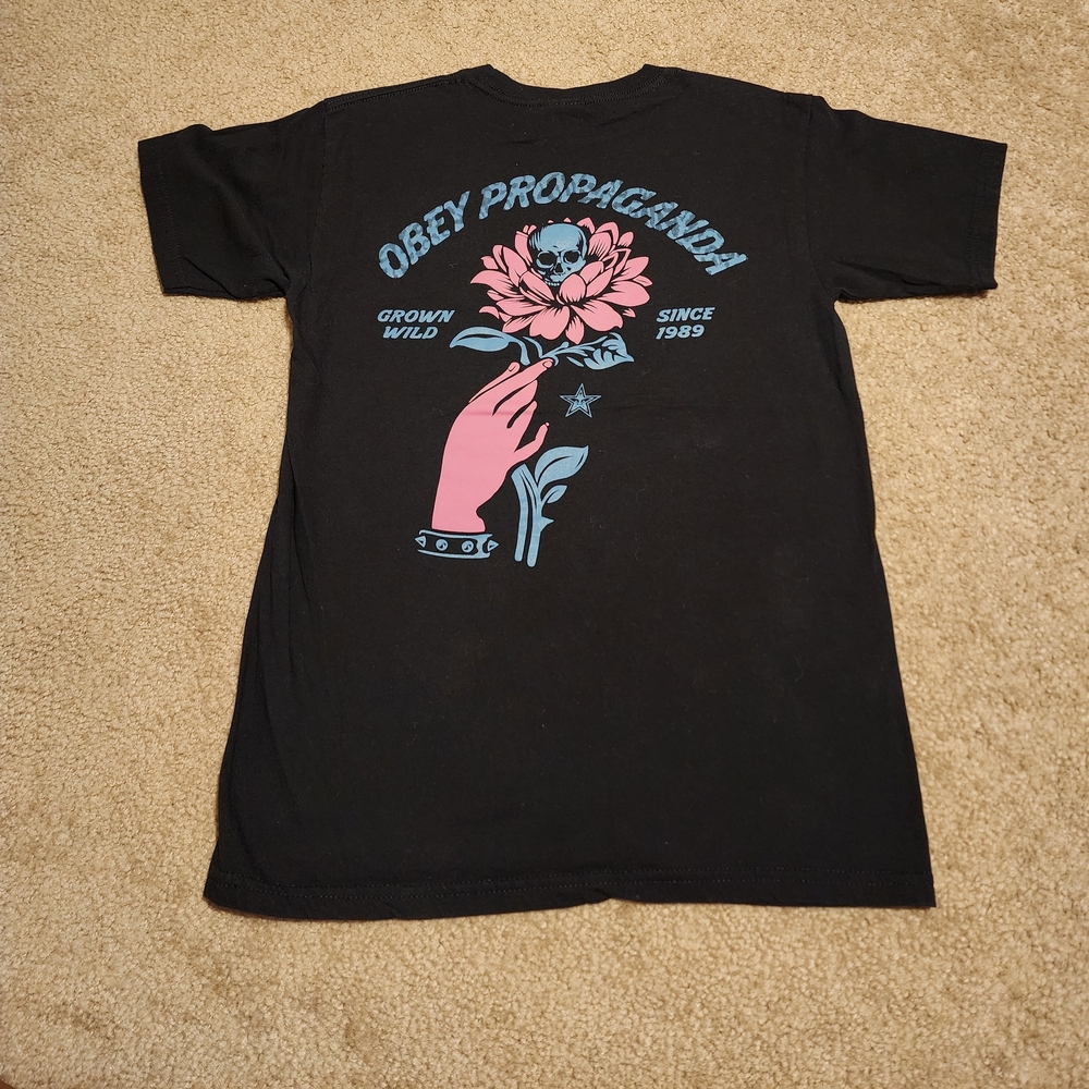 🎀Obey - Black Tee with Pink and Blue Floral Graphic - Size Junior's Small🎀